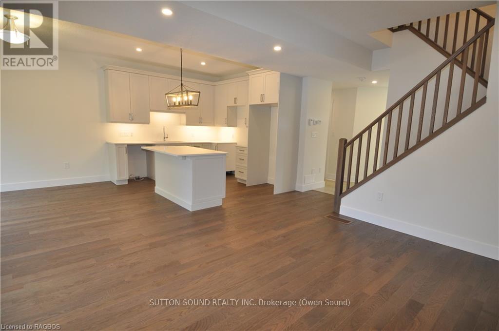 642 8TH STREET W