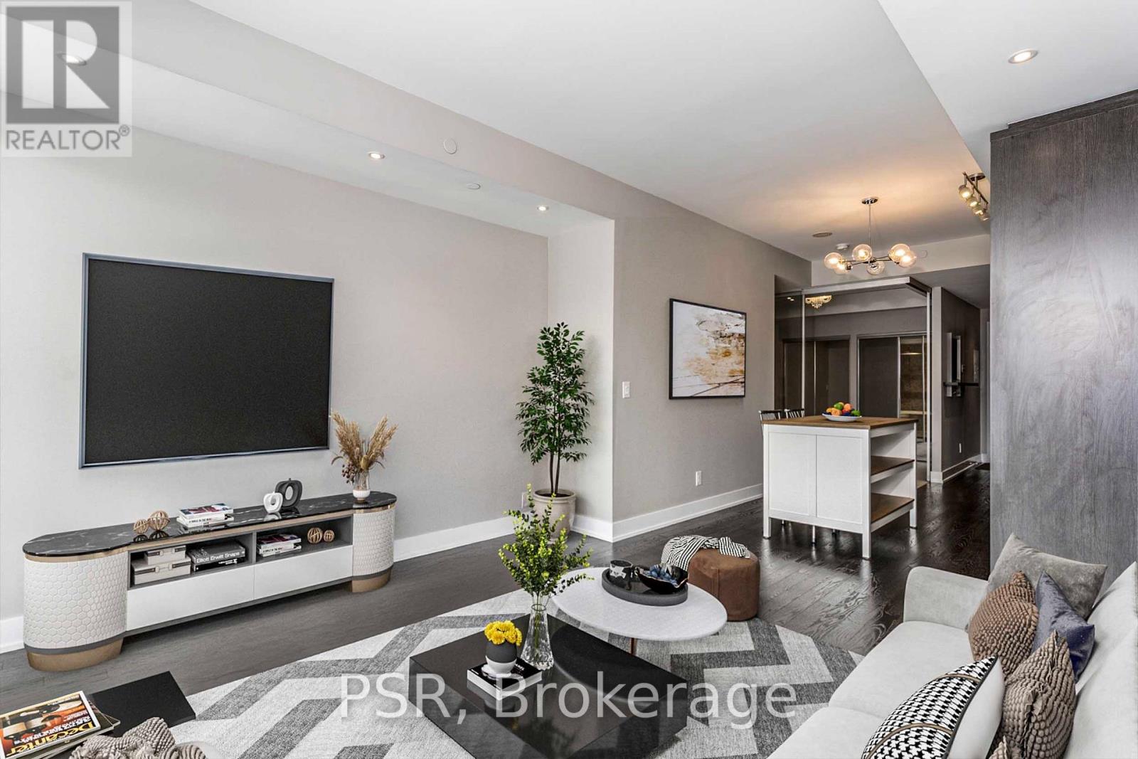 311 - 3018 YONGE STREET