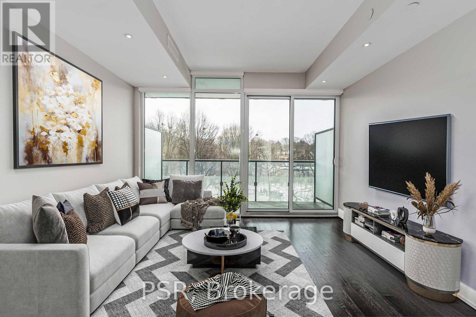 311 - 3018 YONGE STREET