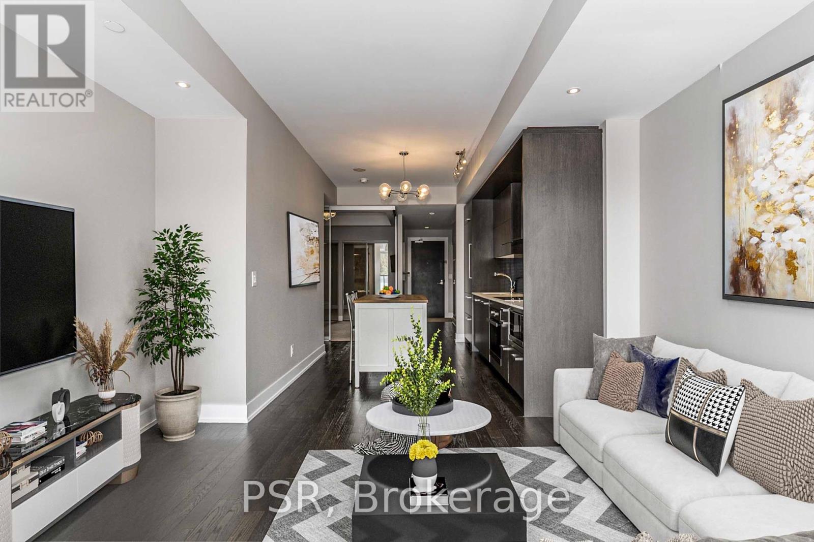 311 - 3018 YONGE STREET