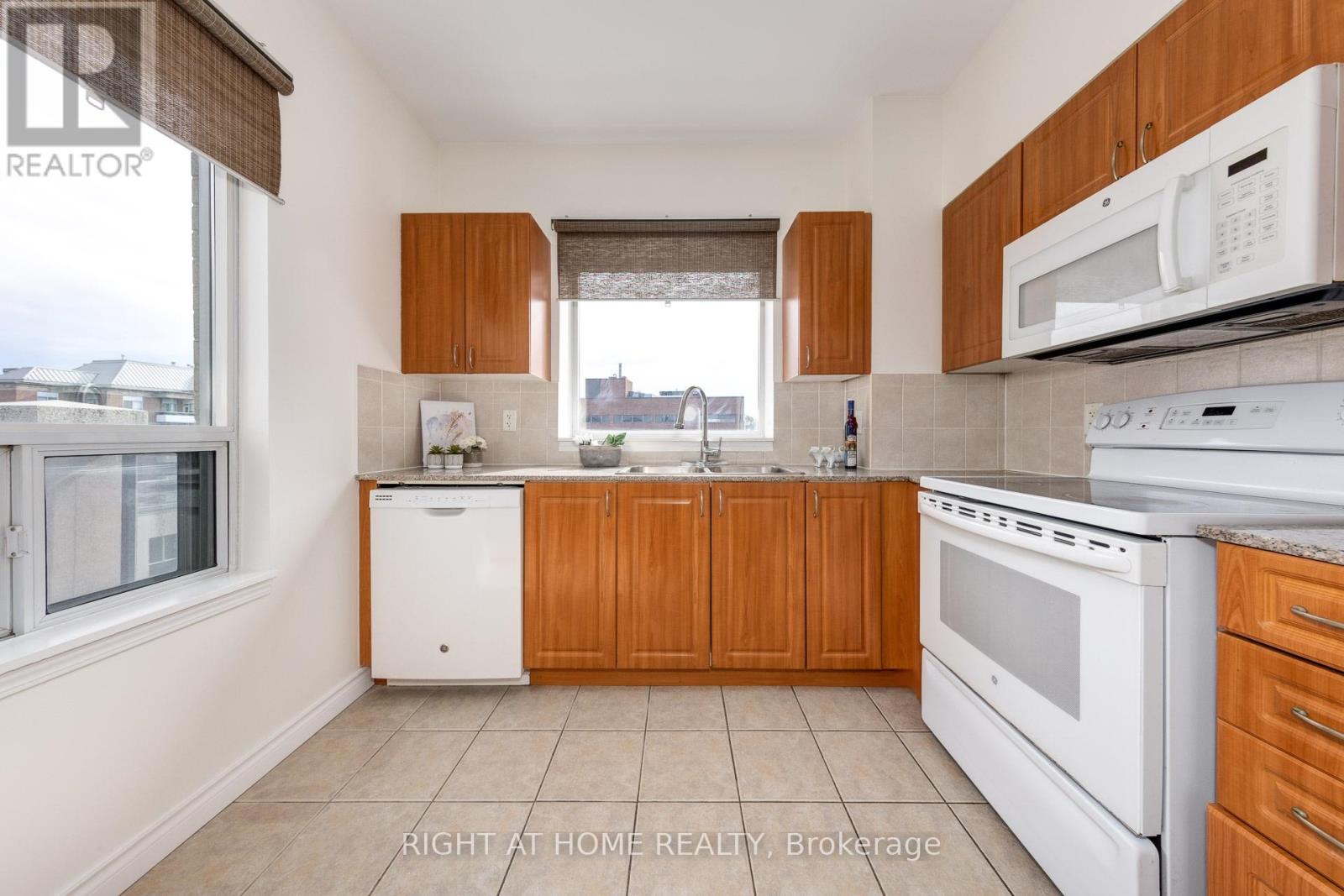 PH3 - 5940 YONGE STREET