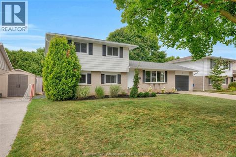 35 Peterborough DRIVE Chatham ON N7L4C5