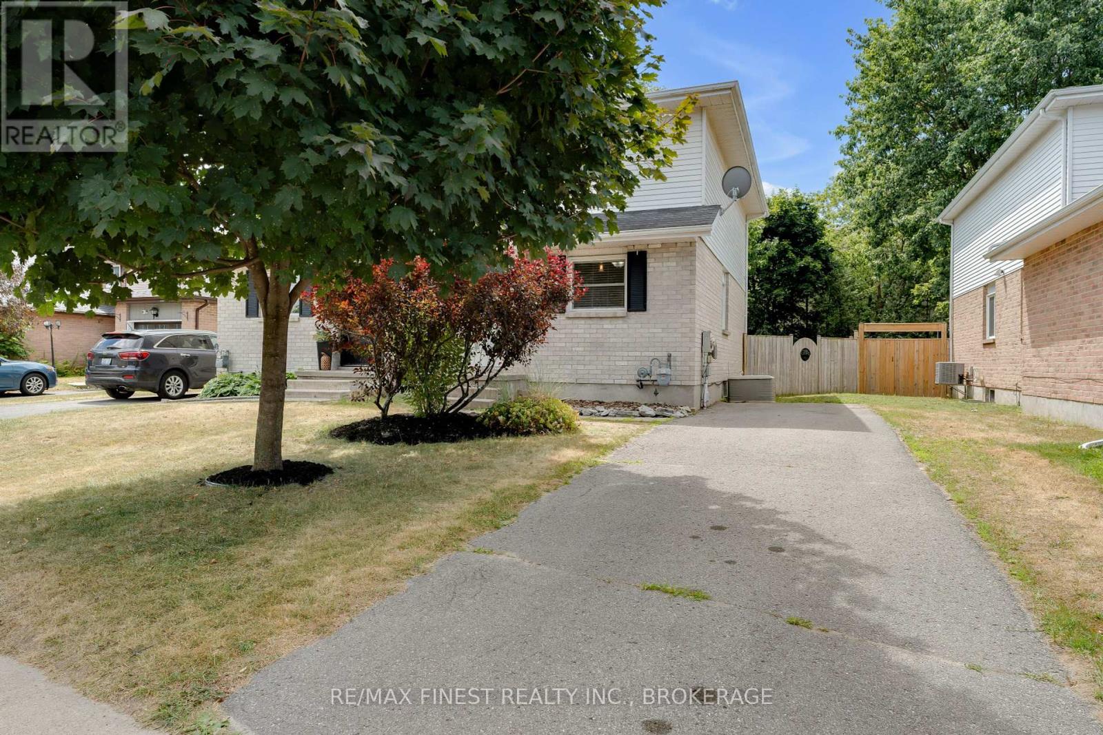 1056 REDWOOD CRESCENT