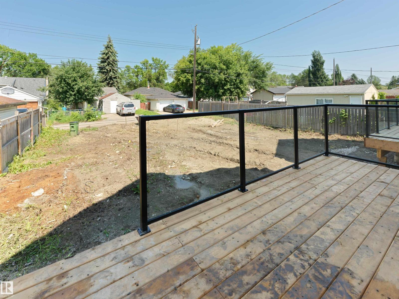 8136 77 AV NW
