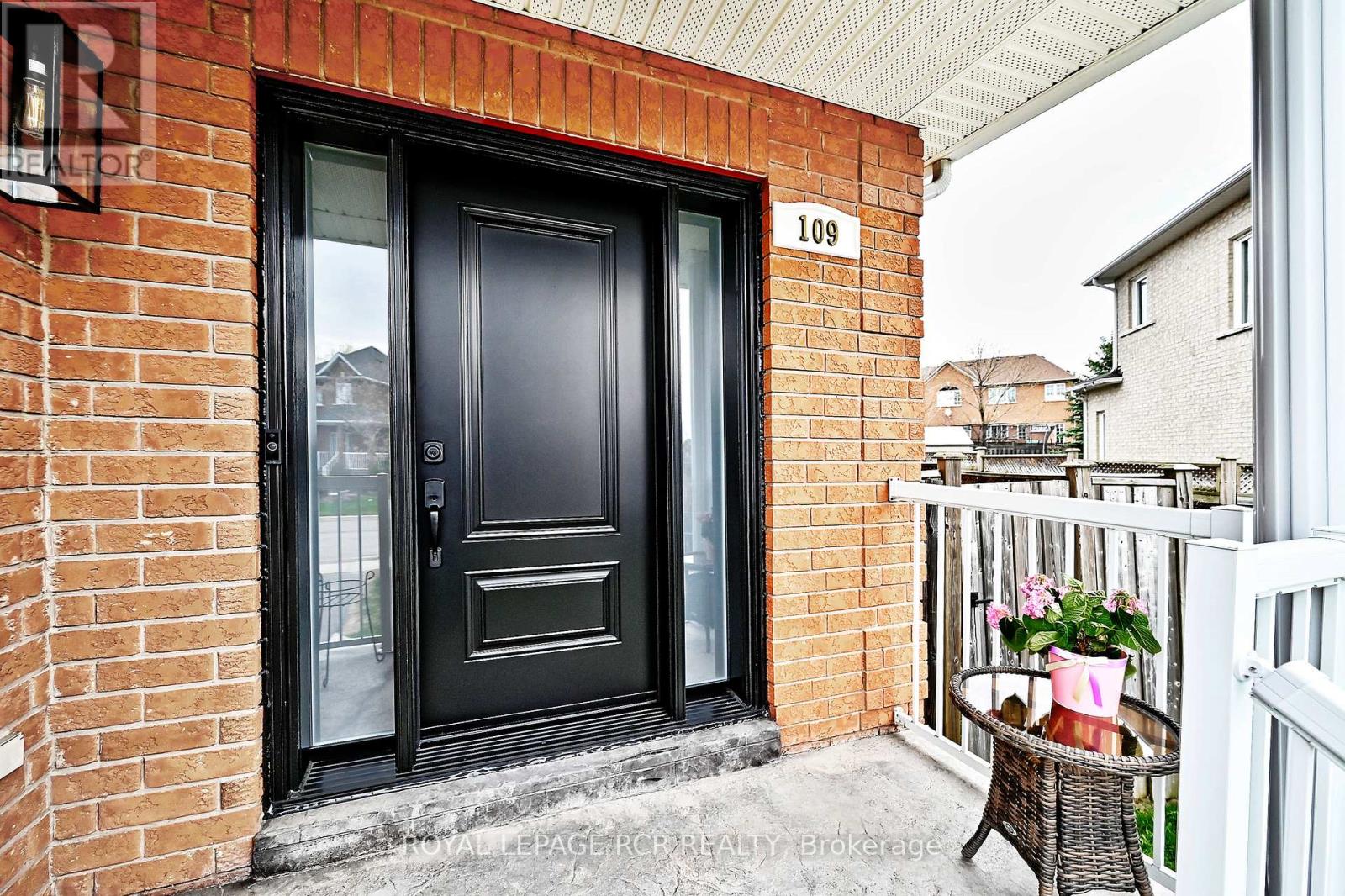 109 WOODBURY CRESCENT