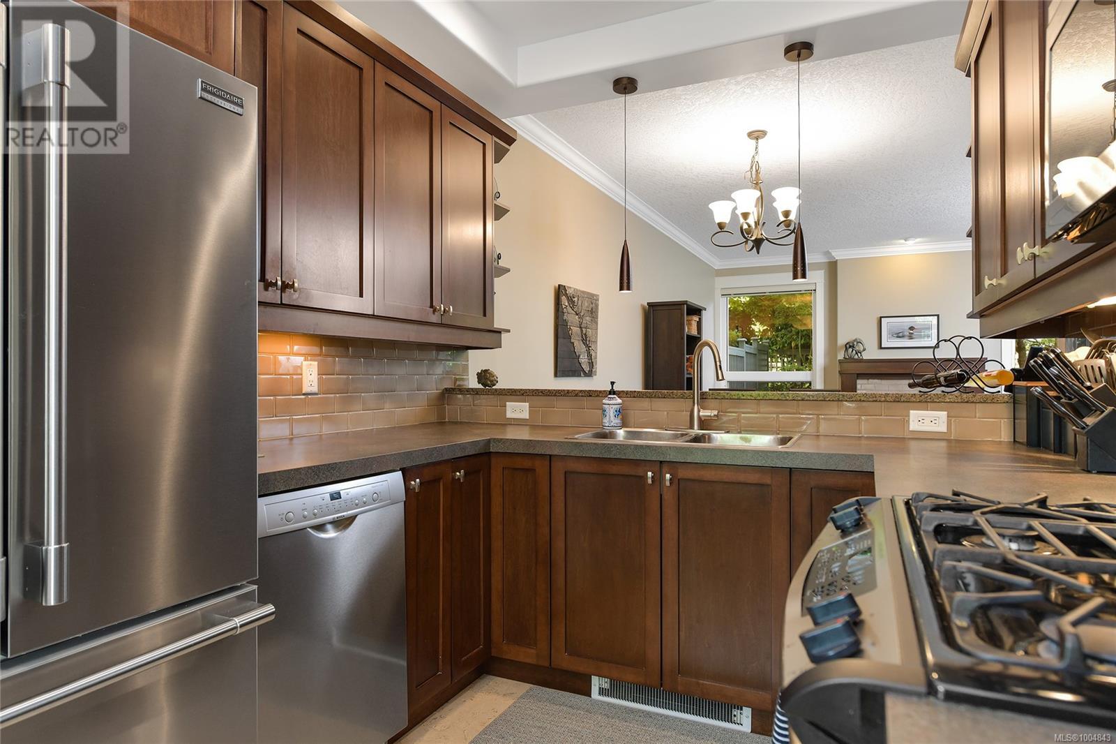 5B 7250 West Saanich Rd