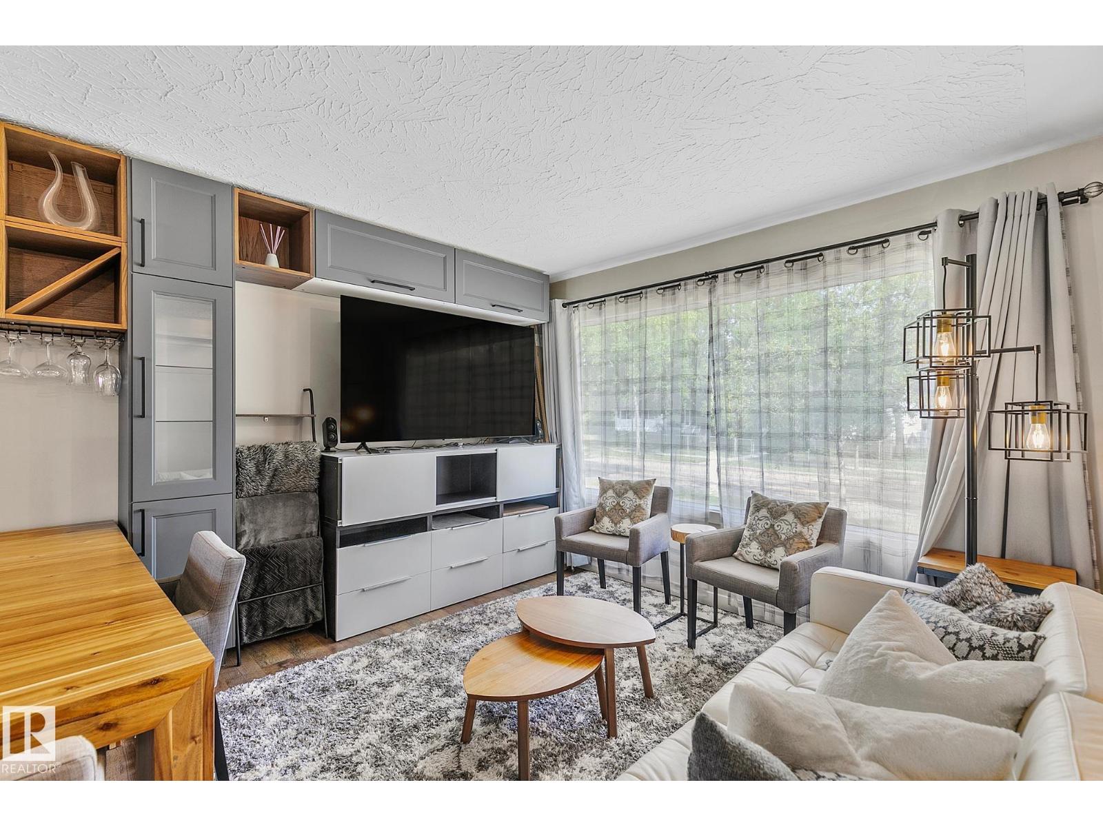 7531 76 AV NW