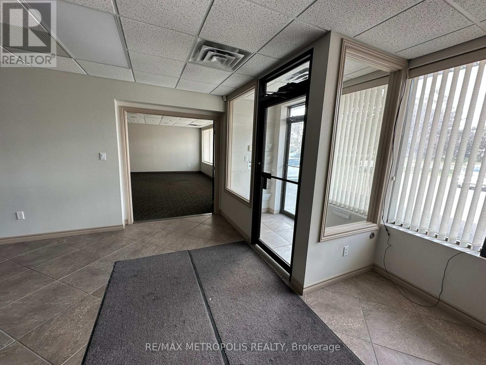 5 - 499 DUNDAS STREET W