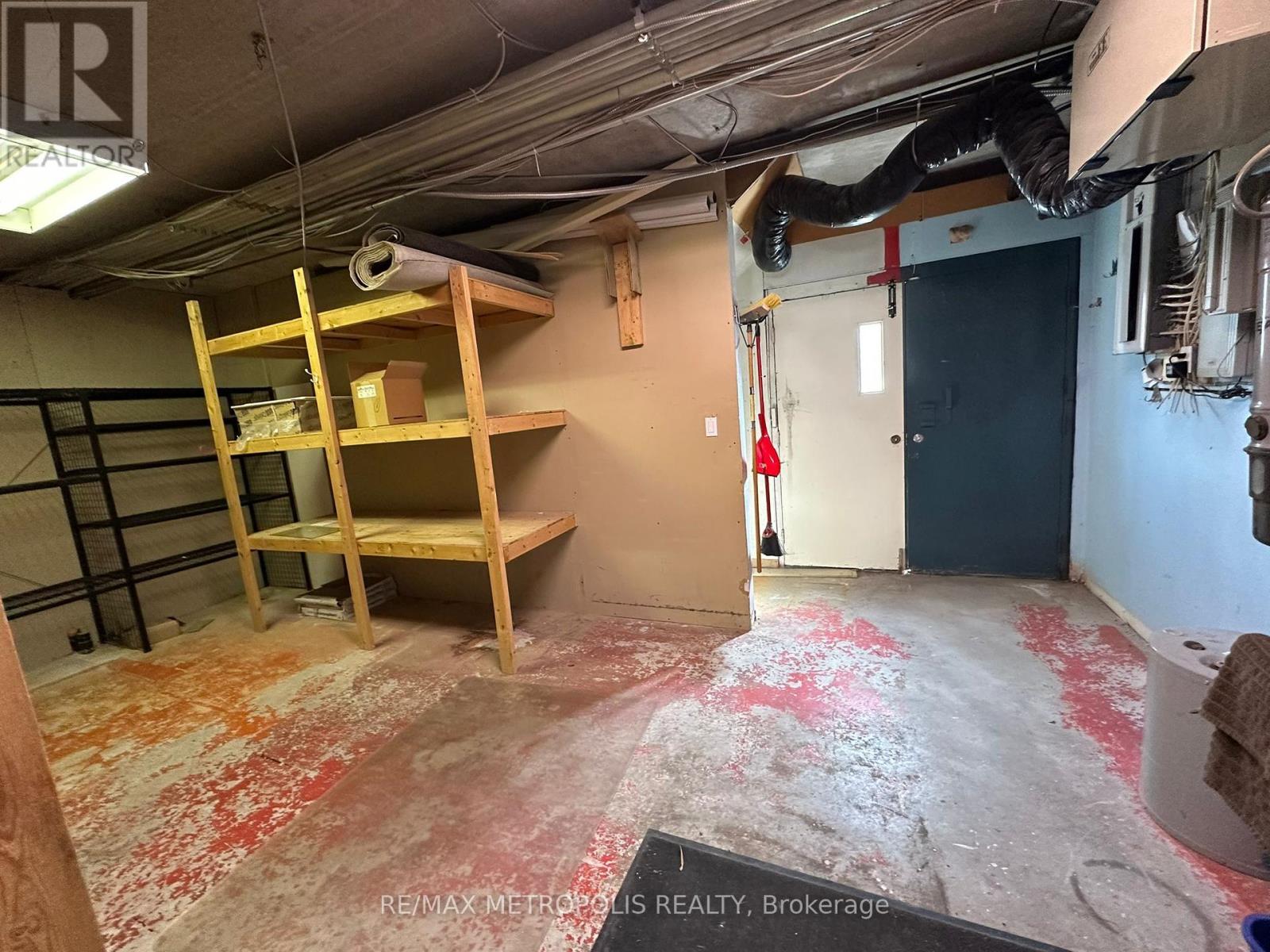 5 - 499 DUNDAS STREET W