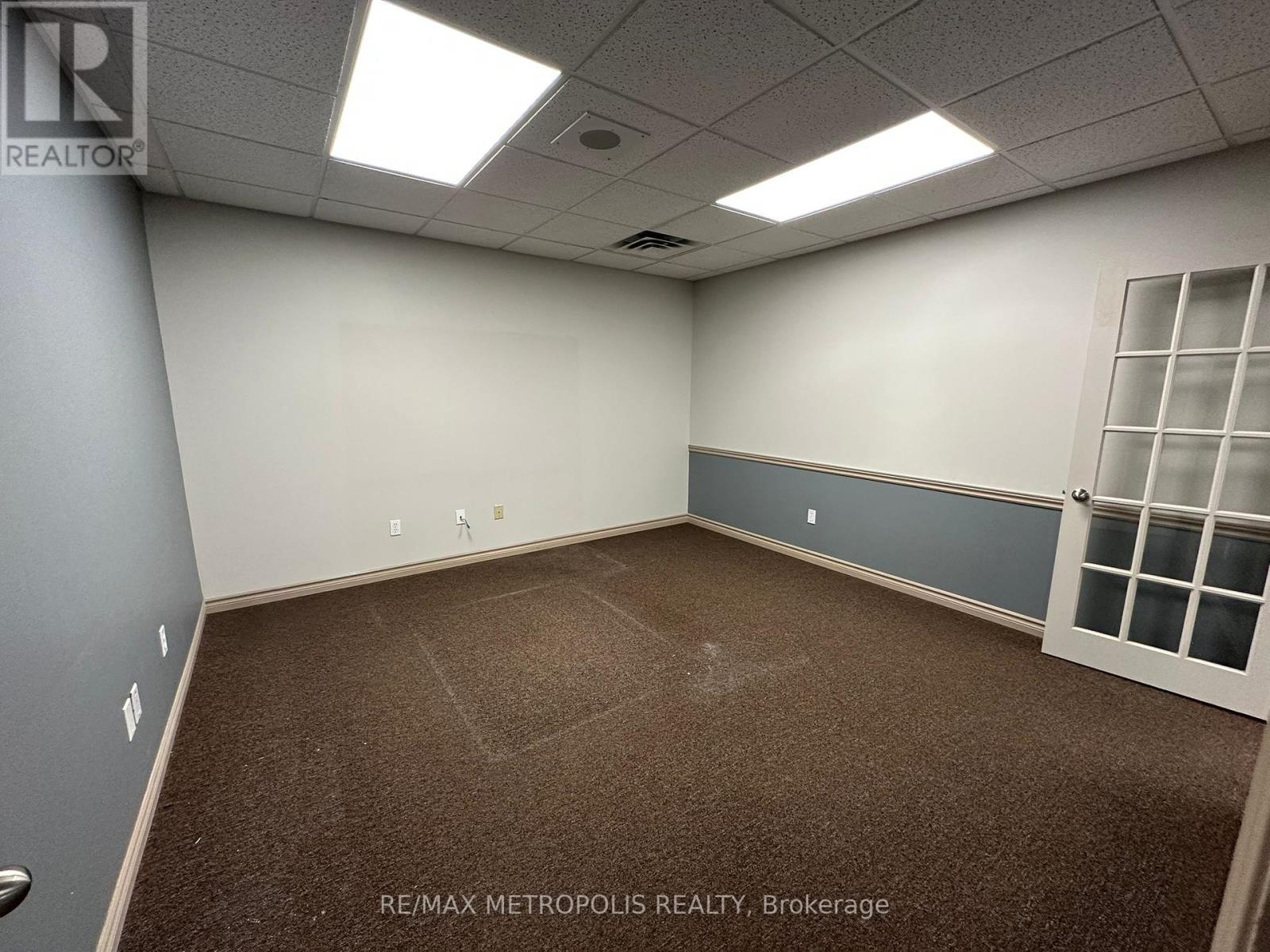 5 - 499 DUNDAS STREET W