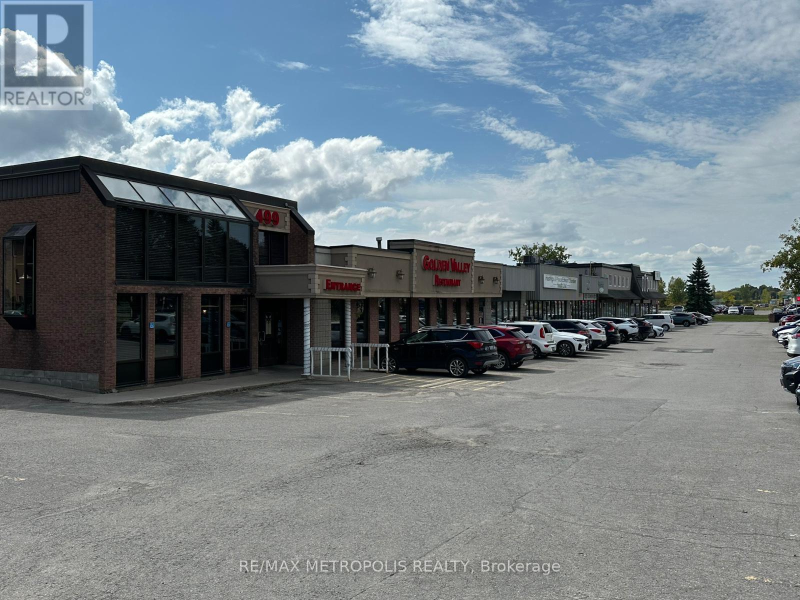 5 - 499 DUNDAS STREET W