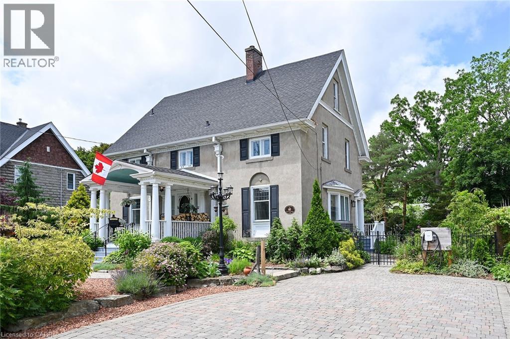 14 ROBINSON Street S