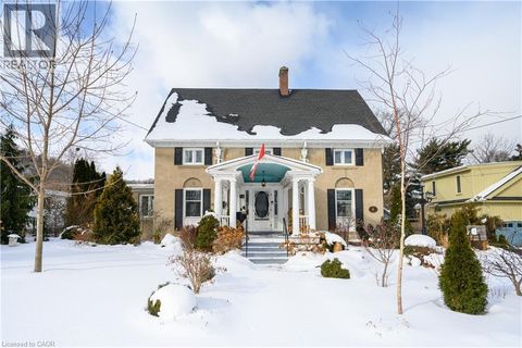 14 ROBINSON Street S Grimsby ON L3M3C4