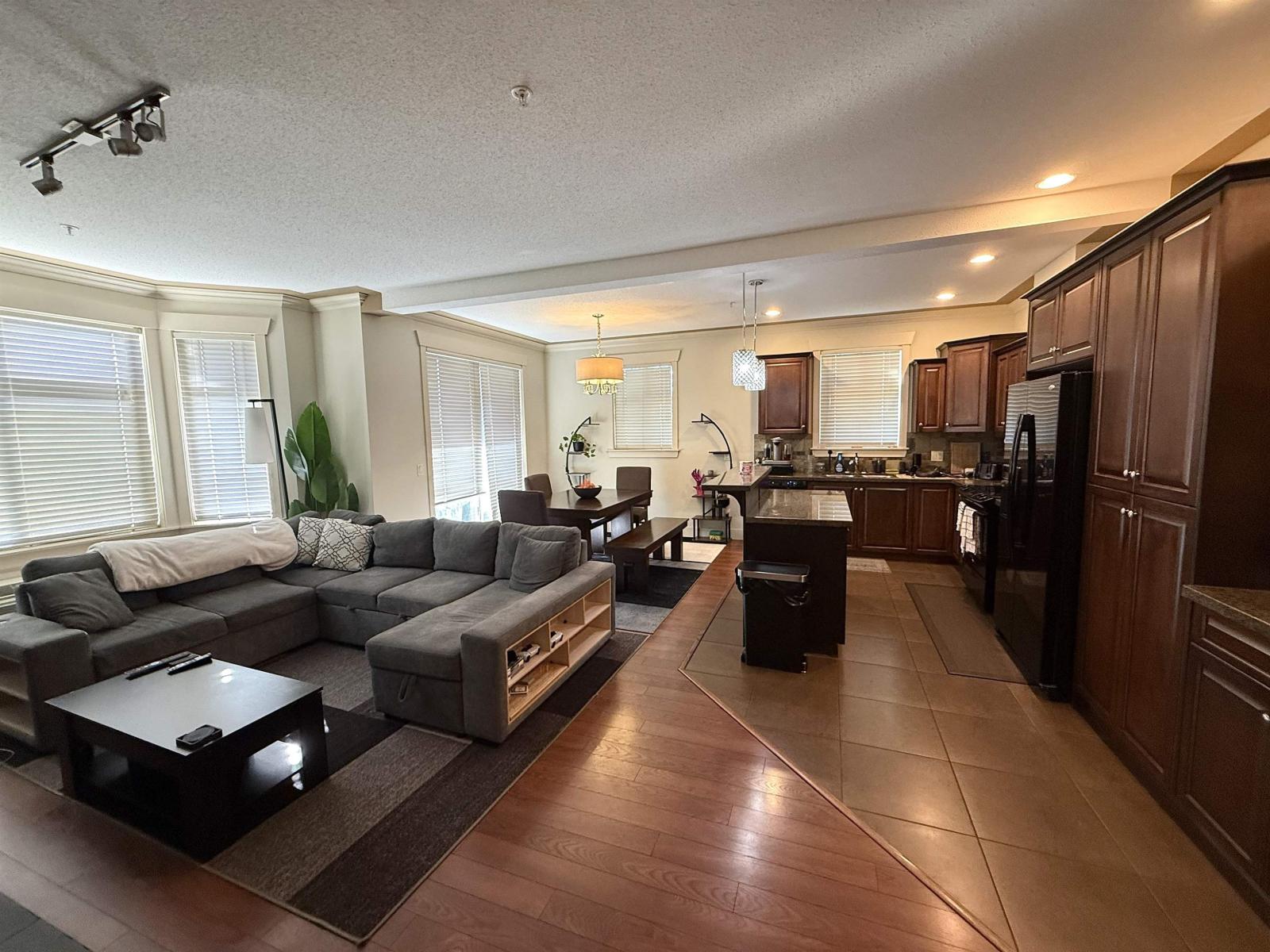 100 45893 CHESTERFIELD AVENUE|Chilliwack Downtown