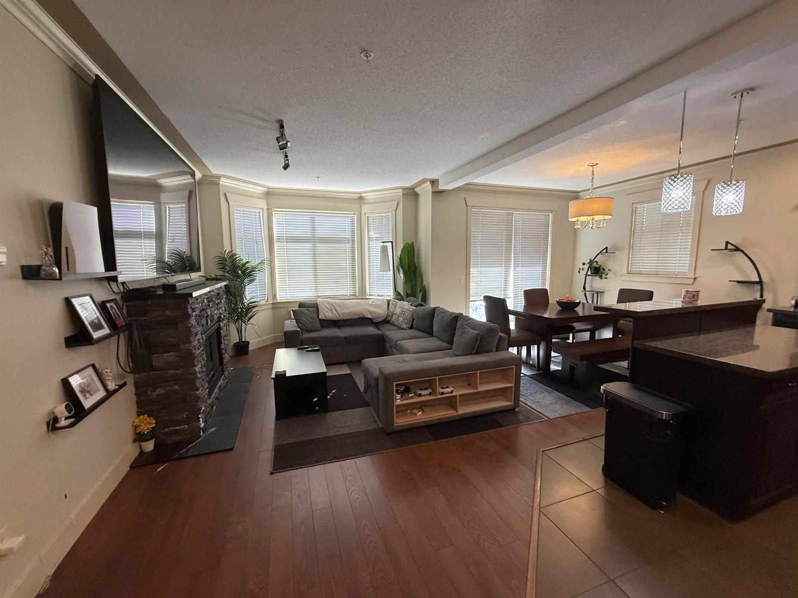 100 45893 CHESTERFIELD AVENUE|Chilliwack Downtown