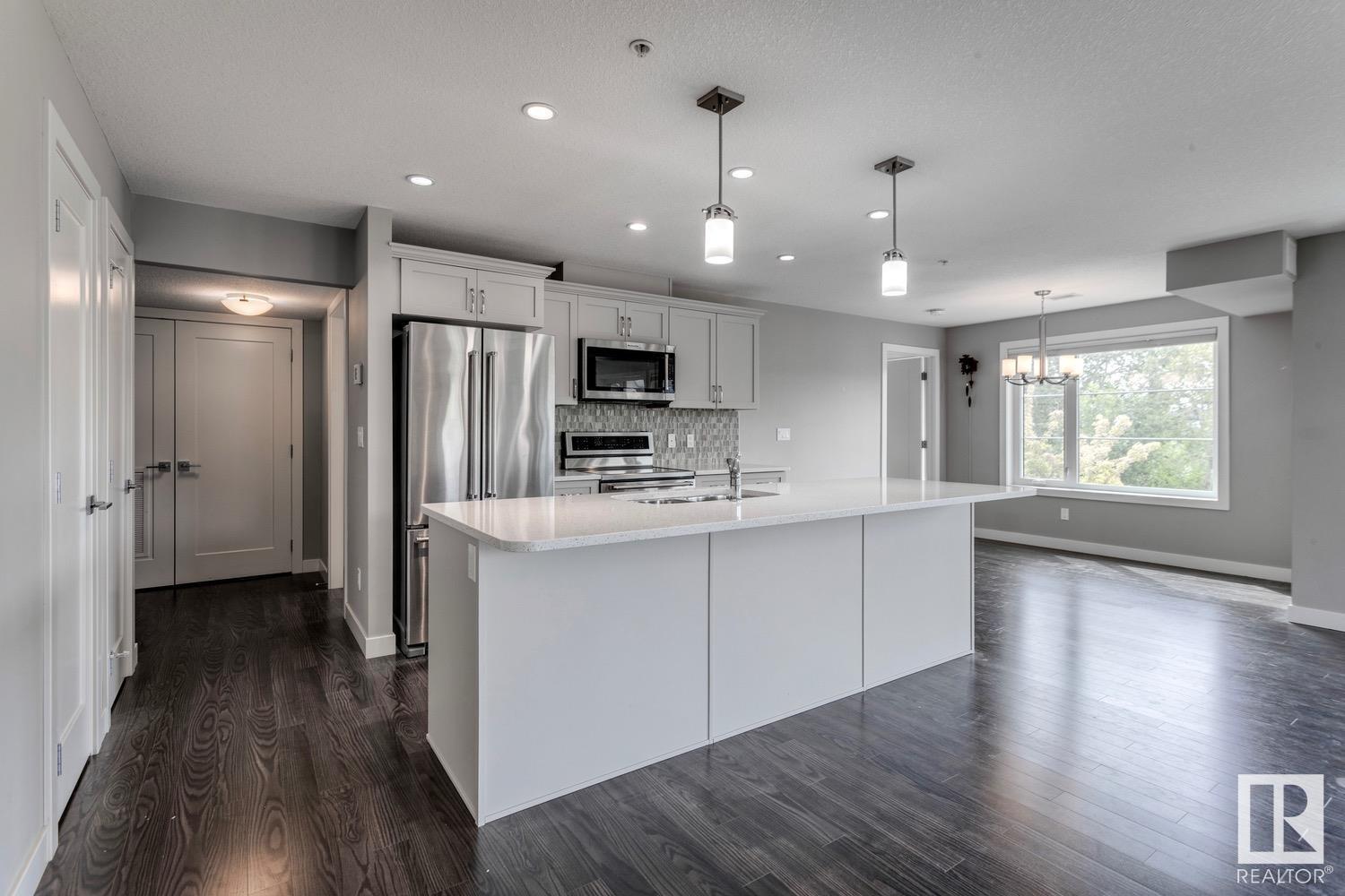 #206 5029 EDGEMONT BV NW NW