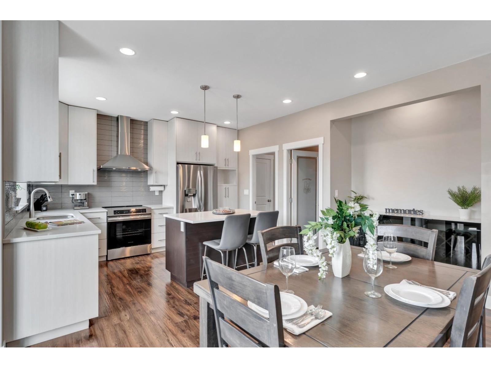 6185 REXFORD DRIVE|Promontory