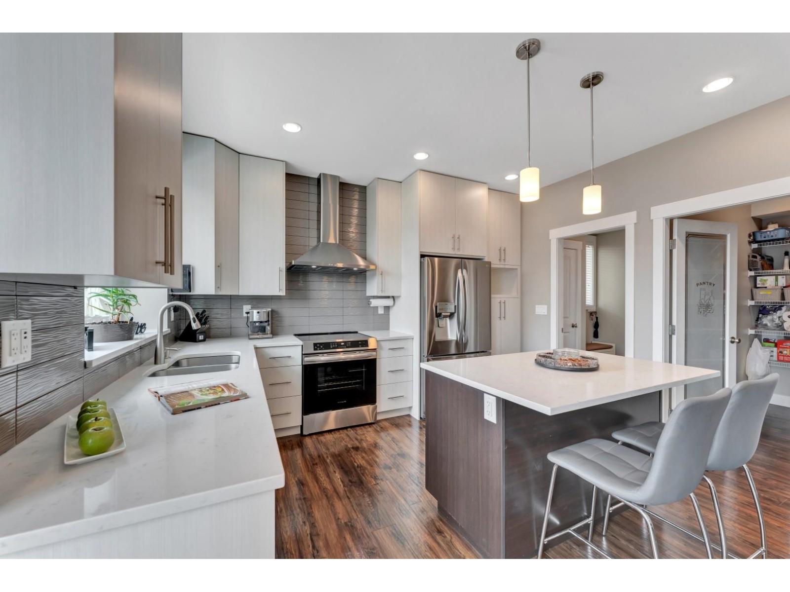 6185 REXFORD DRIVE|Promontory