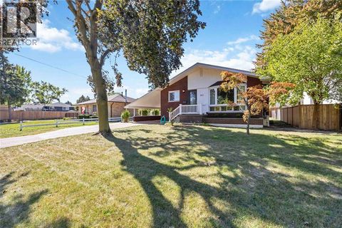 961 Ennisclaire DRIVE Sarnia ON N7V3G8