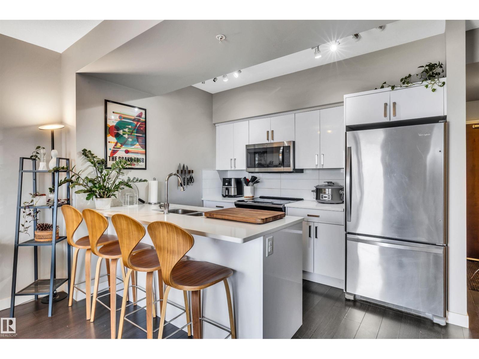 #2503 10410 102 AV NW