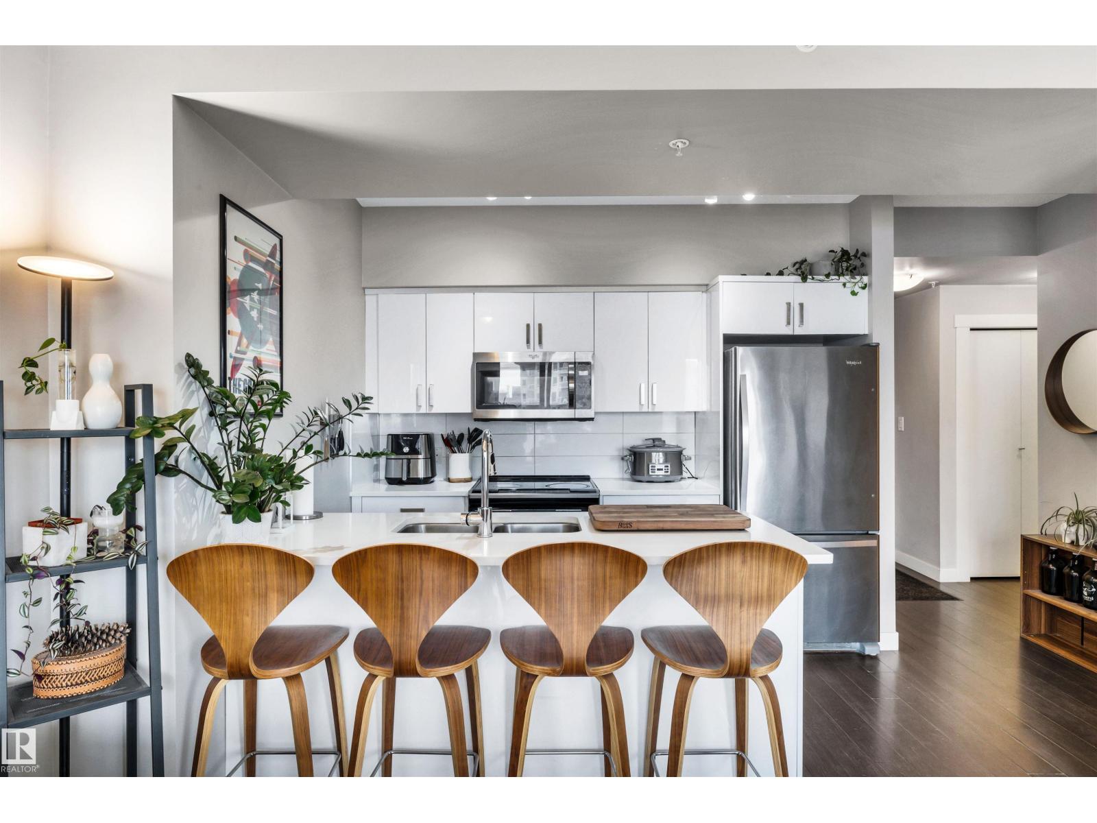 #2503 10410 102 AV NW