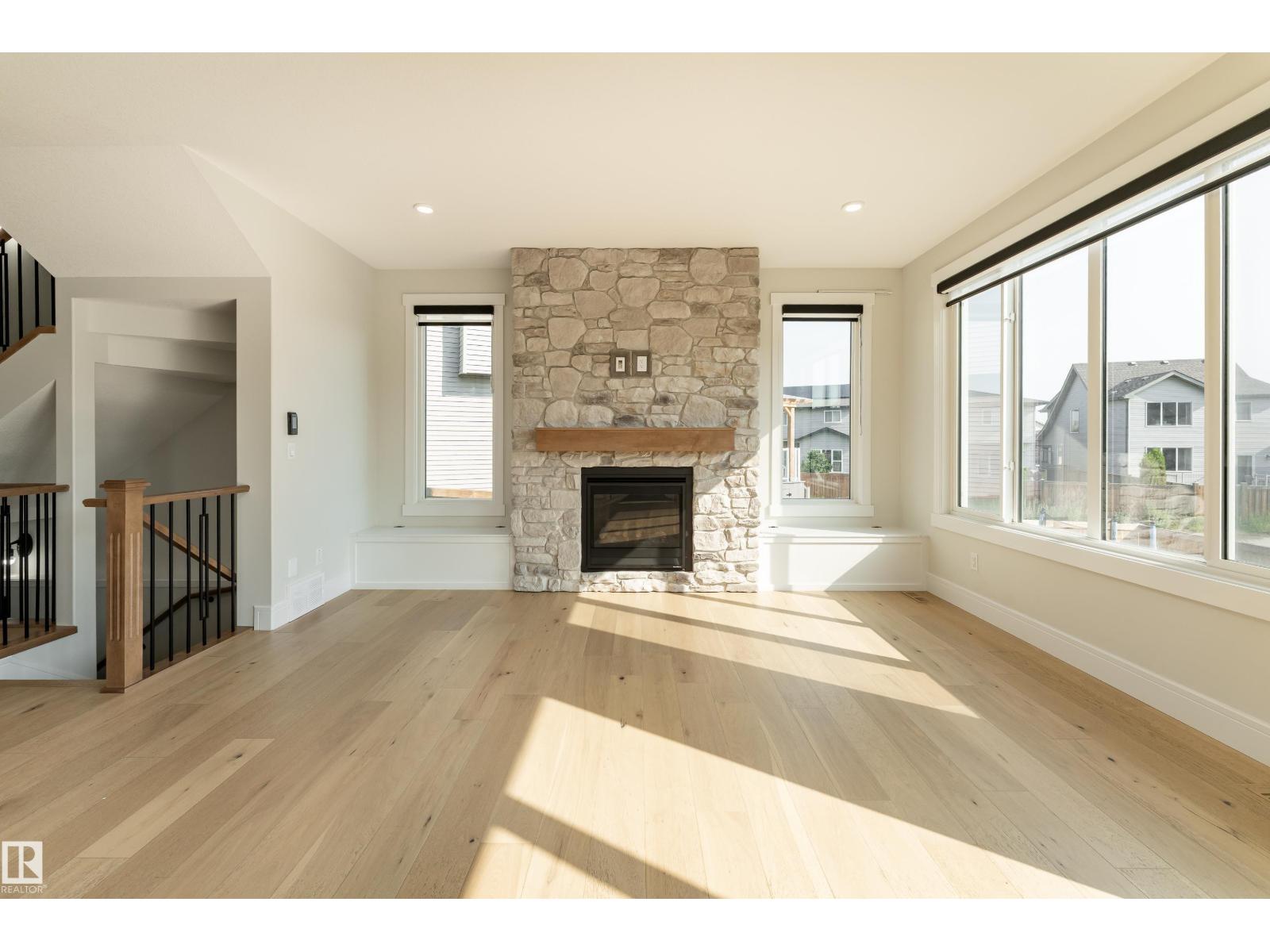 9383 226 ST NW