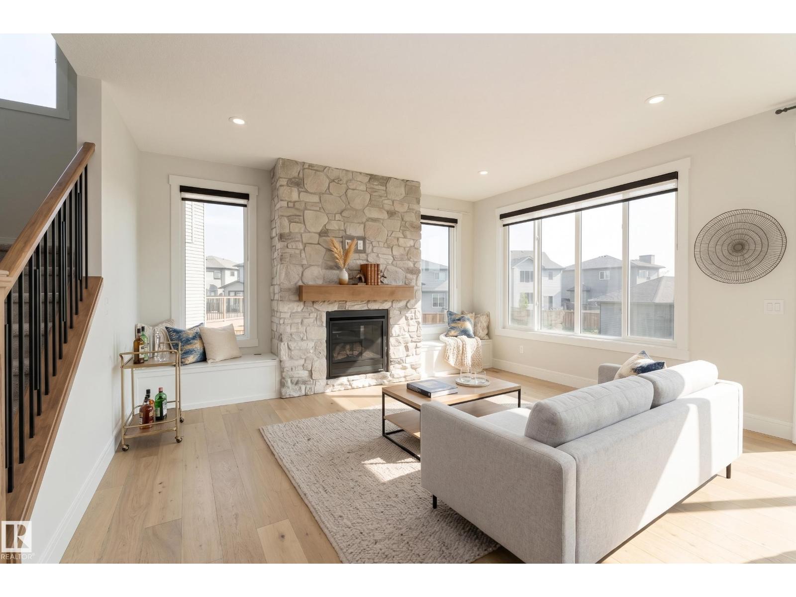 9383 226 ST NW