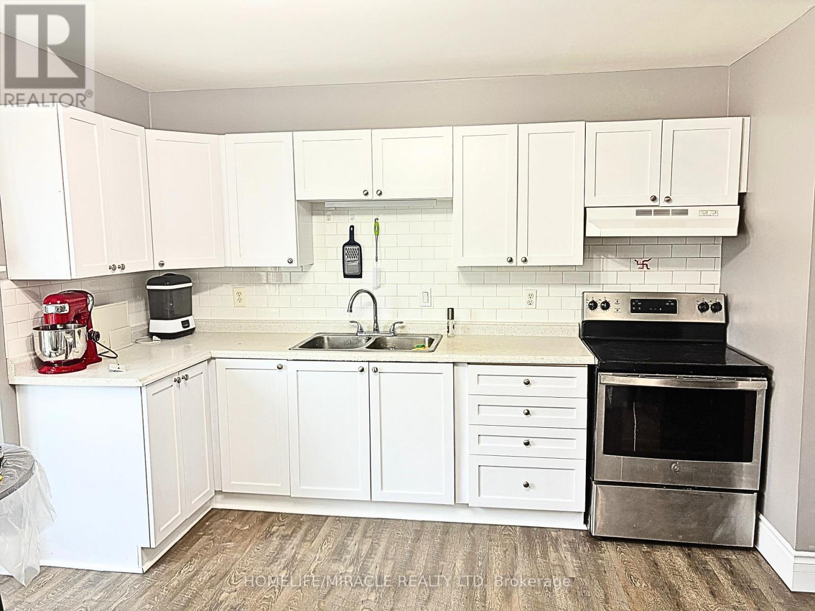 22 - 875 PARKINSON ROAD