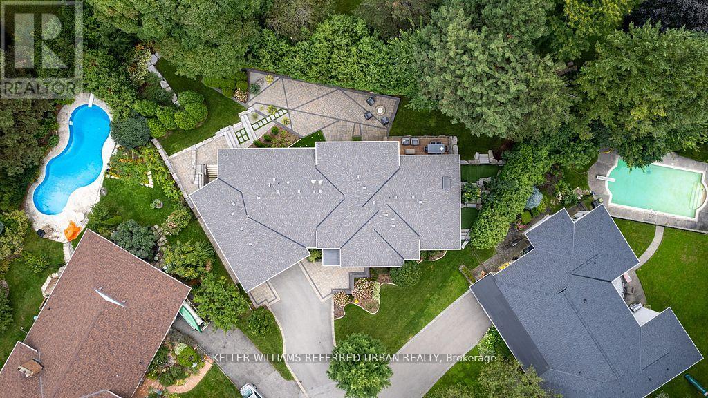 18 PLUMBSTEAD COURT