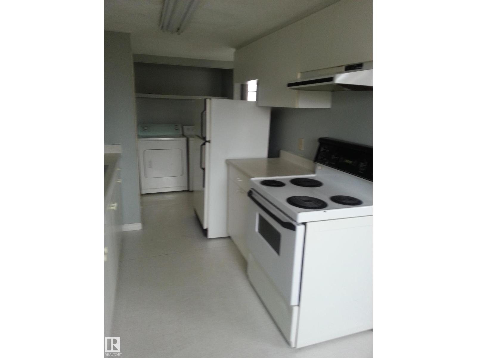 8433 29 AV NW