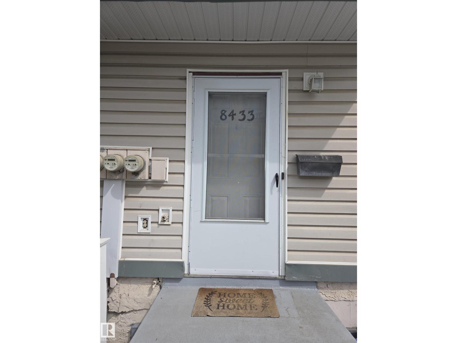 8433 29 AV NW