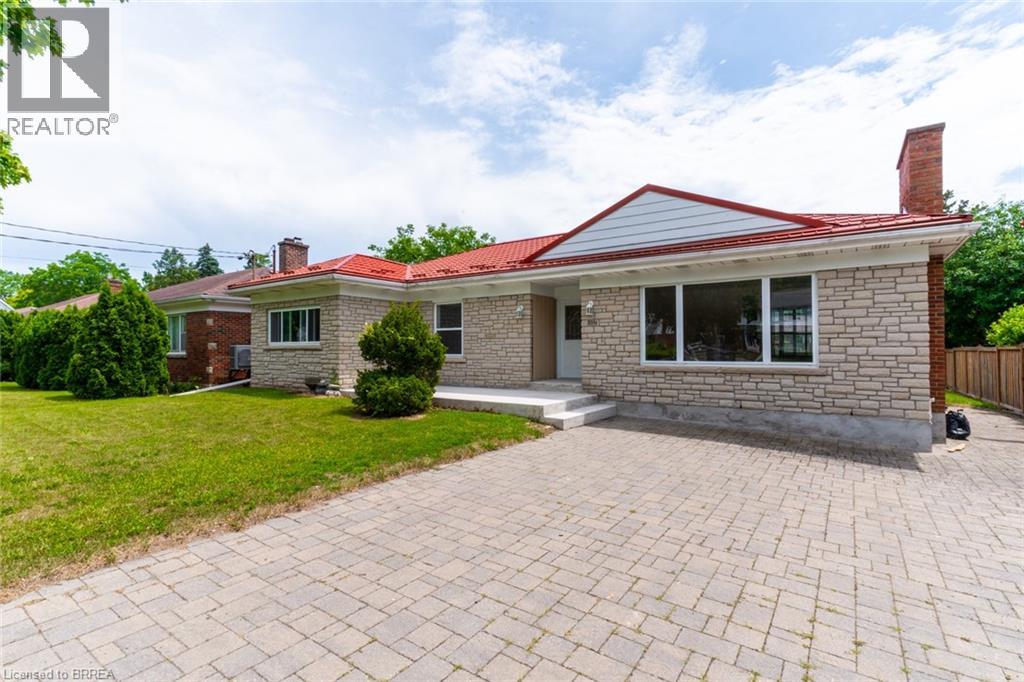 107 QUEENSWAY Drive