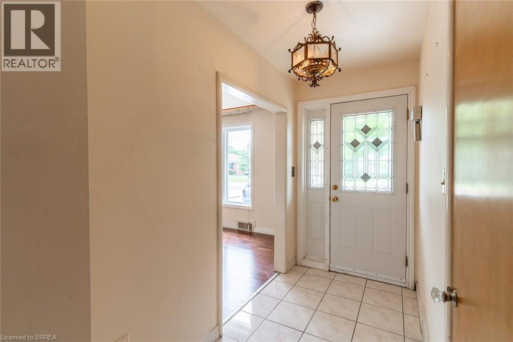 107 QUEENSWAY Drive