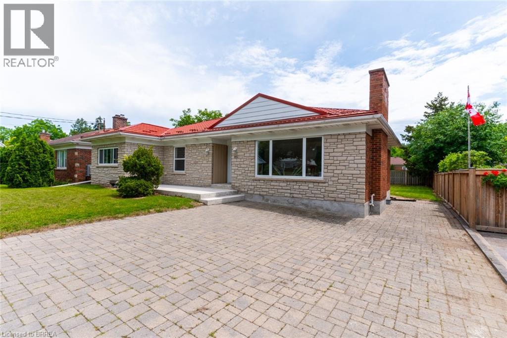 107 QUEENSWAY Drive