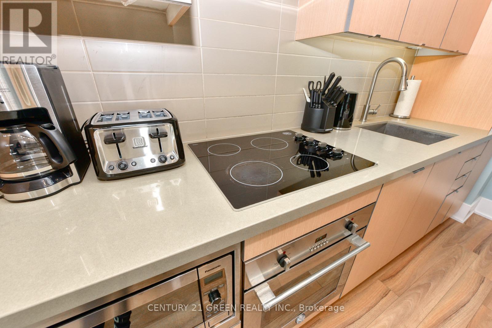 1014 - 300 FRONT STREET W