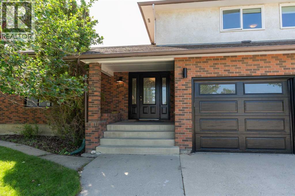 111 Temple Crescent W