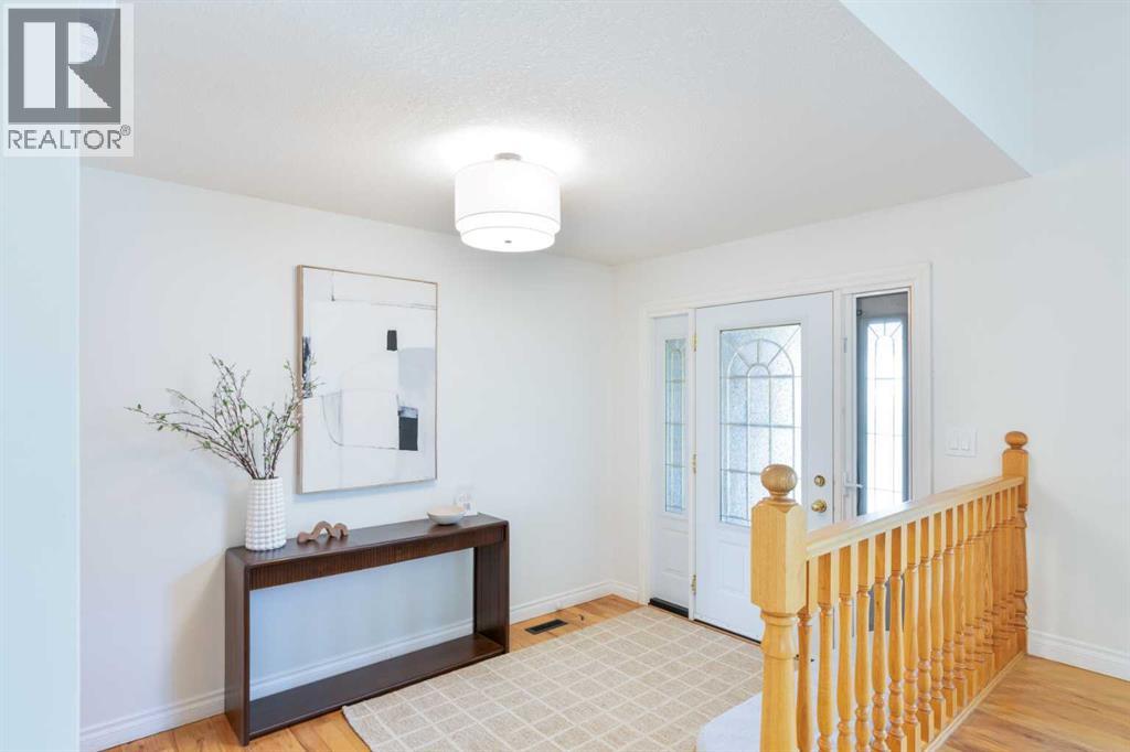 111 Temple Crescent W