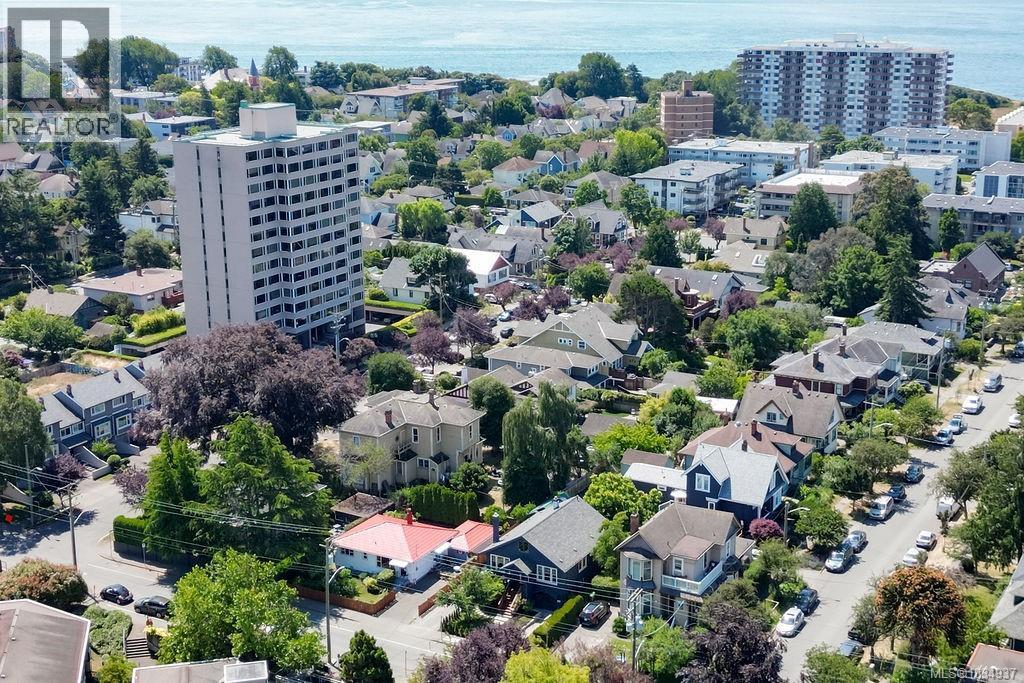 525 Simcoe St