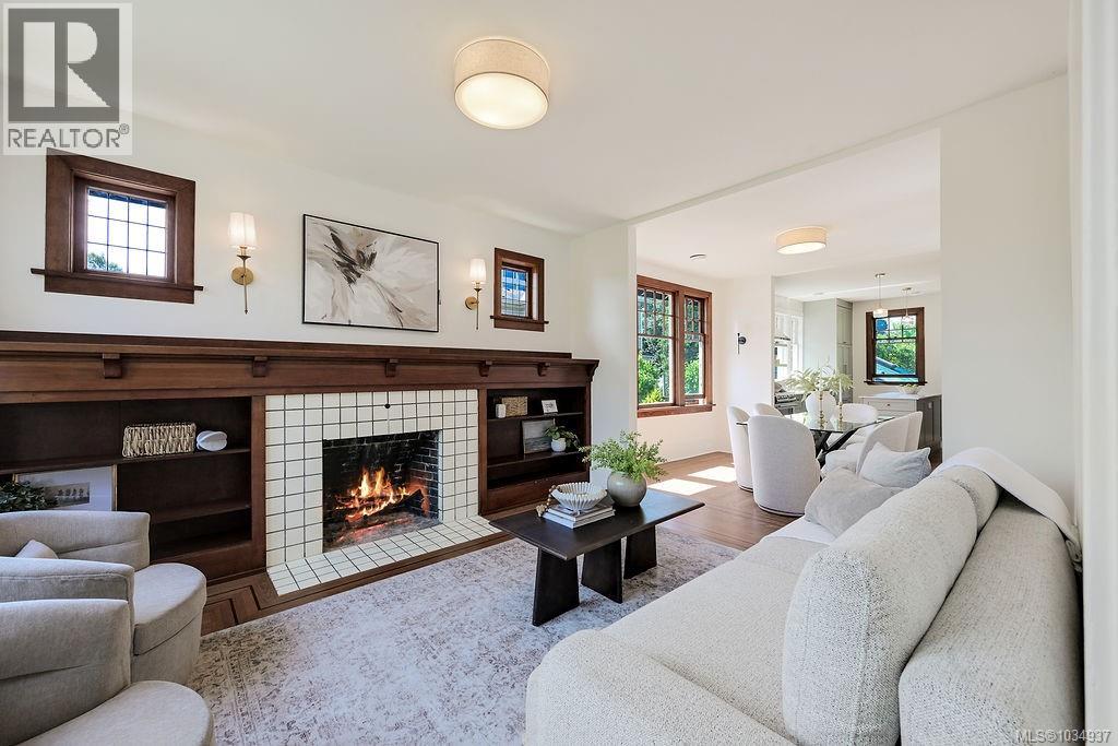 525 Simcoe St