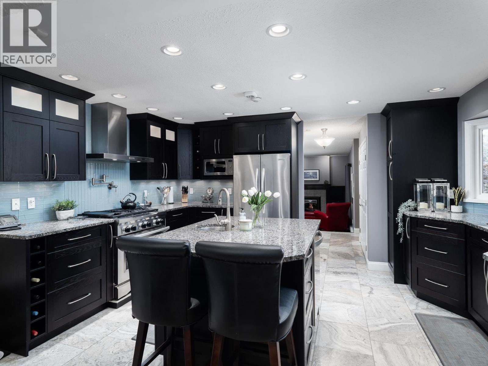 3015 RIDGEVIEW DRIVE