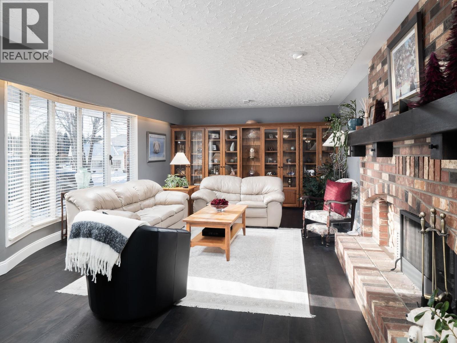 3015 RIDGEVIEW DRIVE