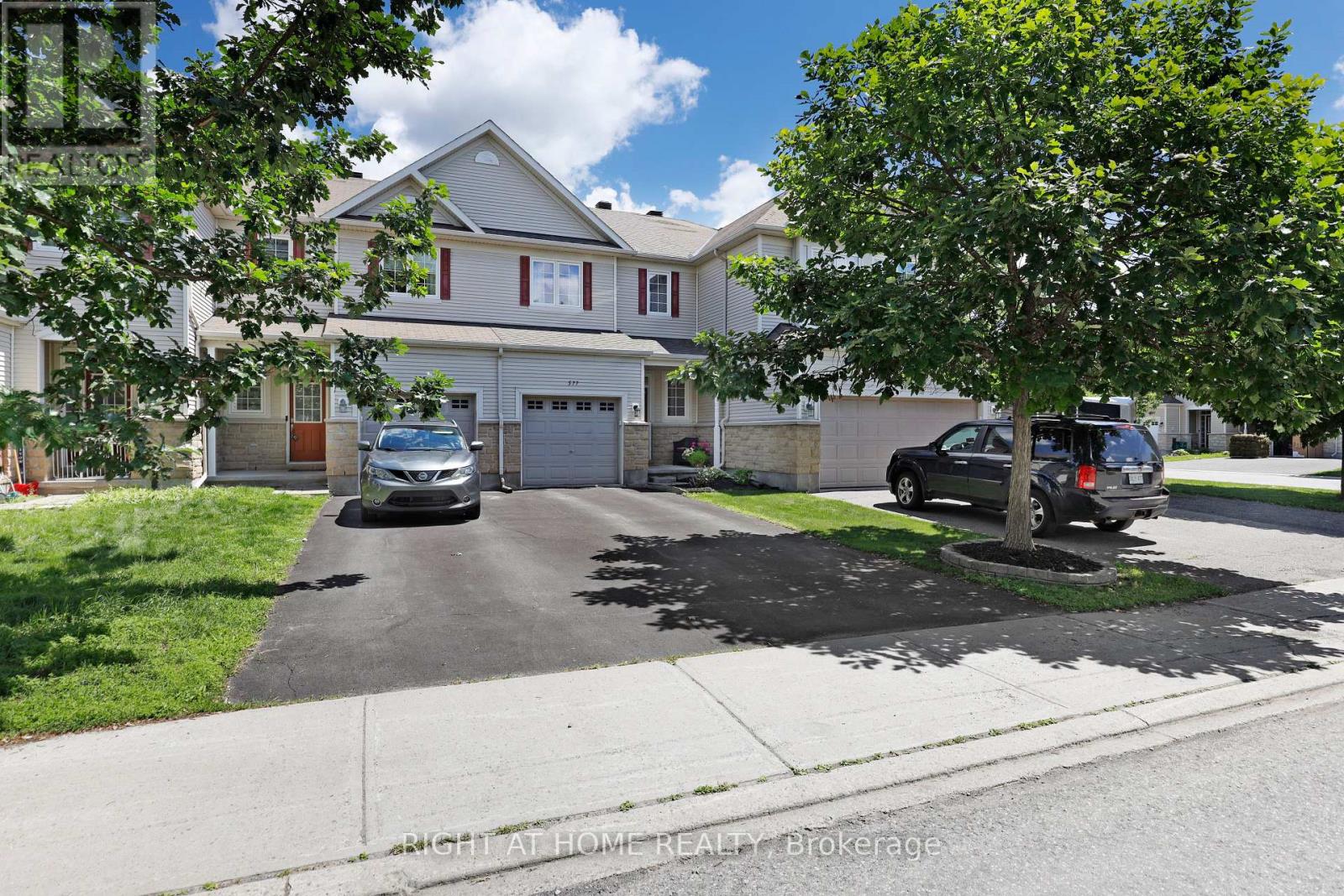 Photo 1 of 30 — 577 ASHBOURNE CRESCENT, Ottawa, ON K2J0P5