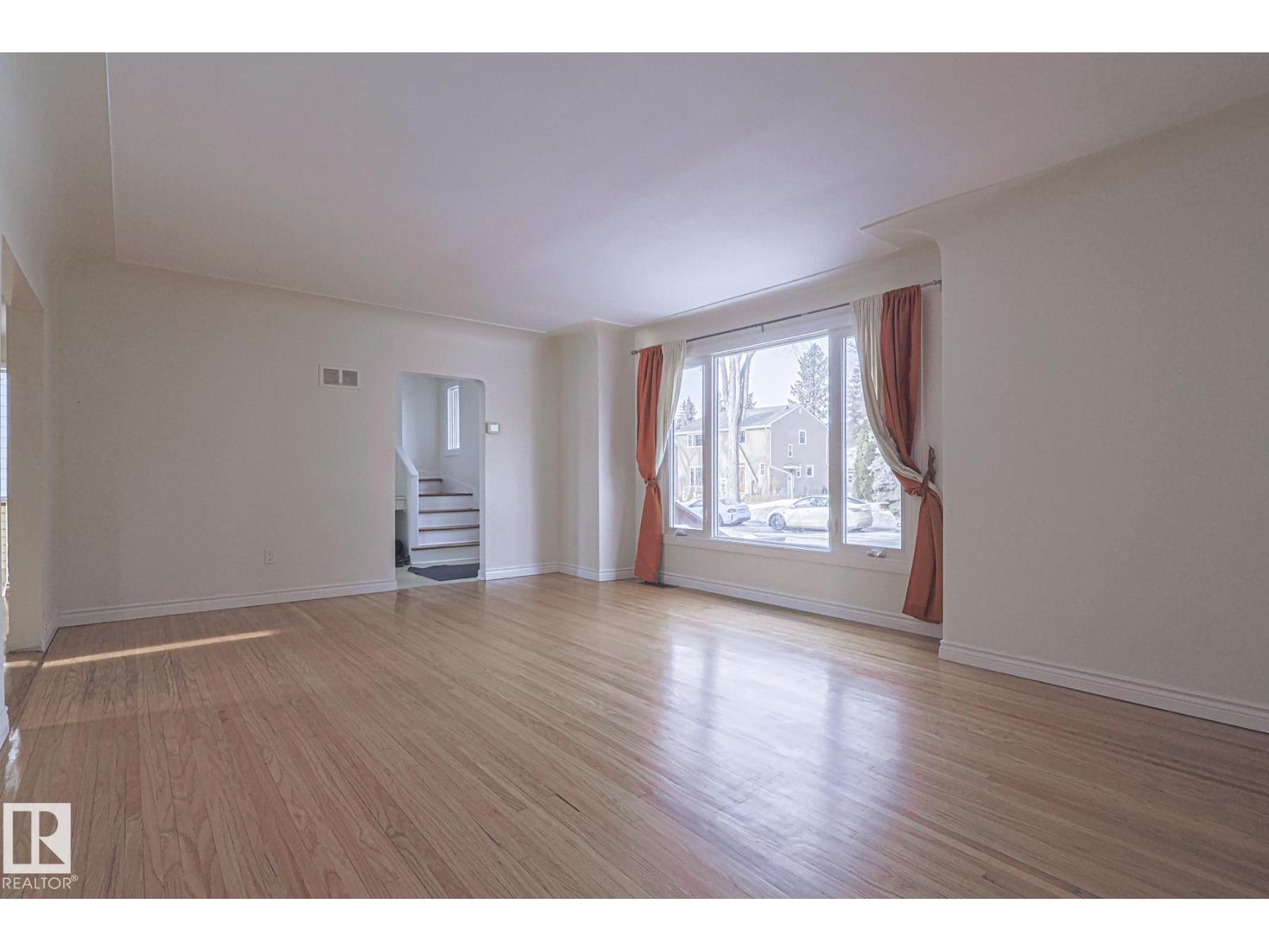 11507 72 AV NW