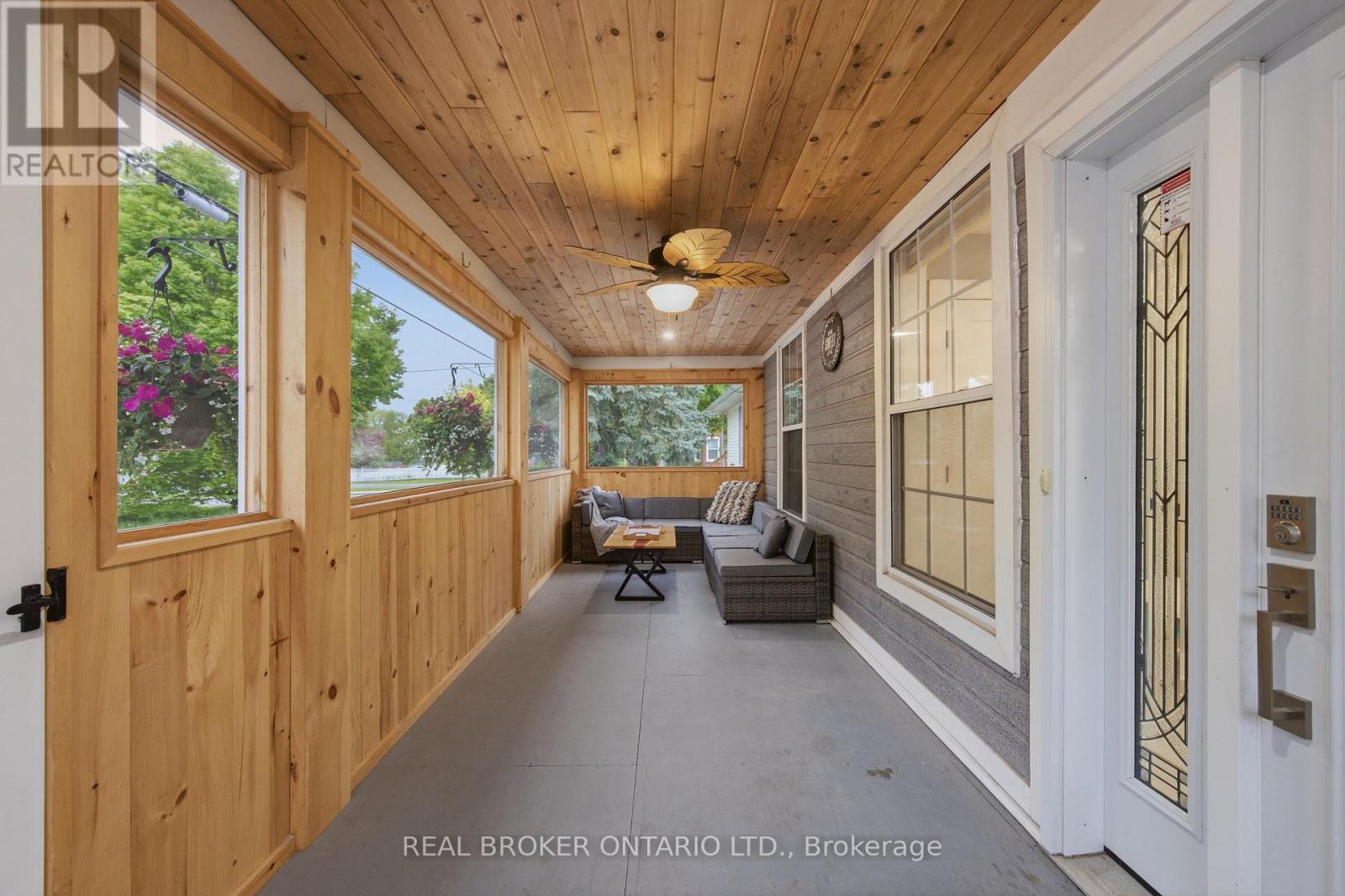 118 BROCK STREET E