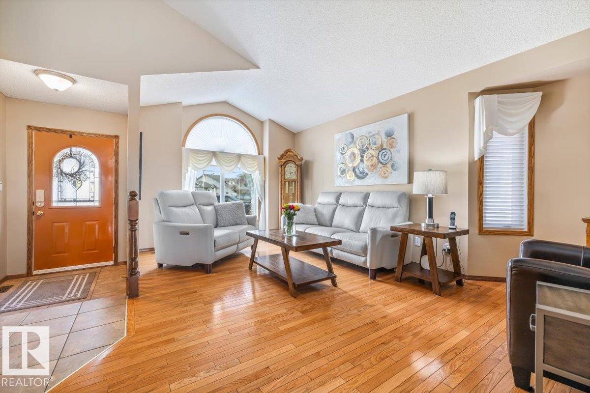 5611 152B AV NW