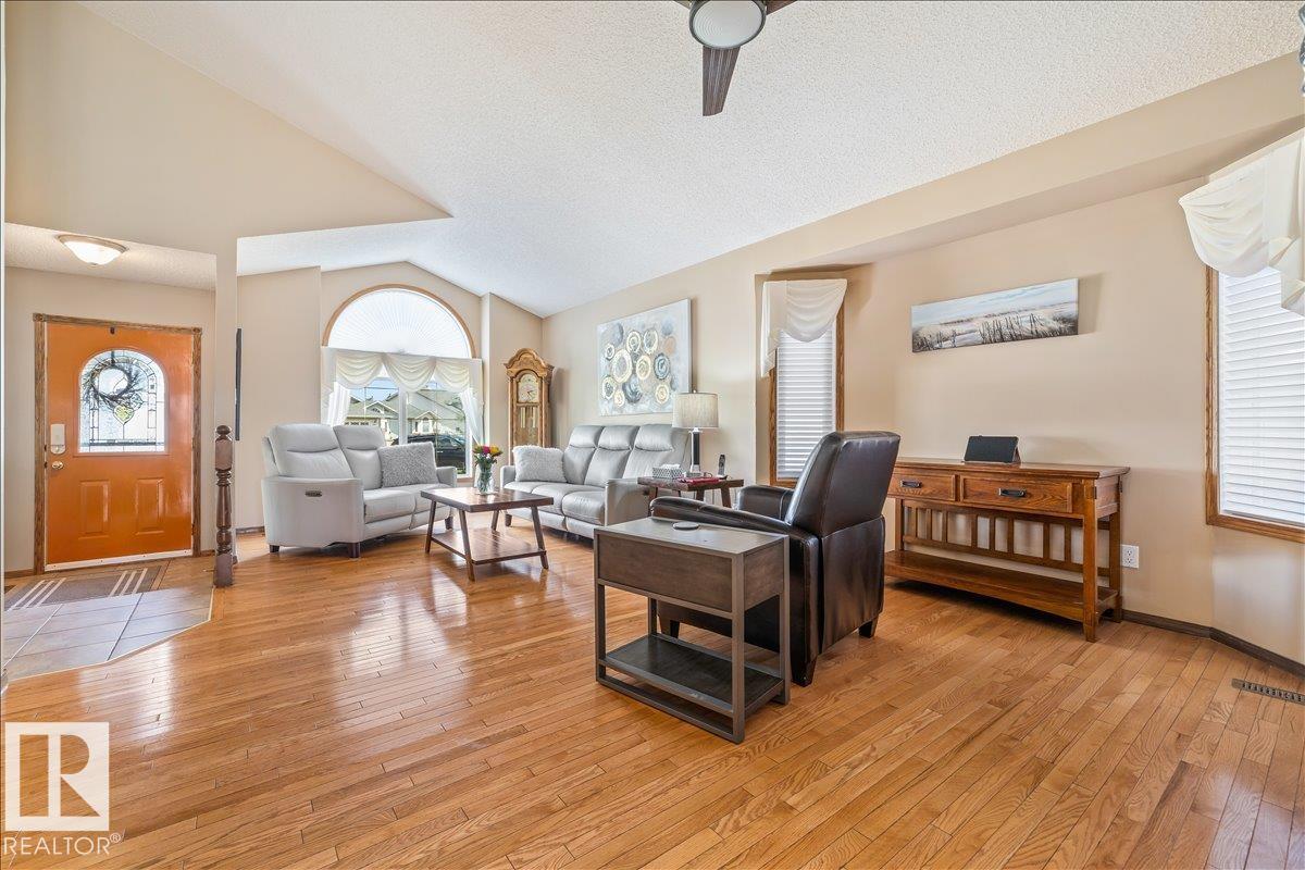 5611 152B AV NW