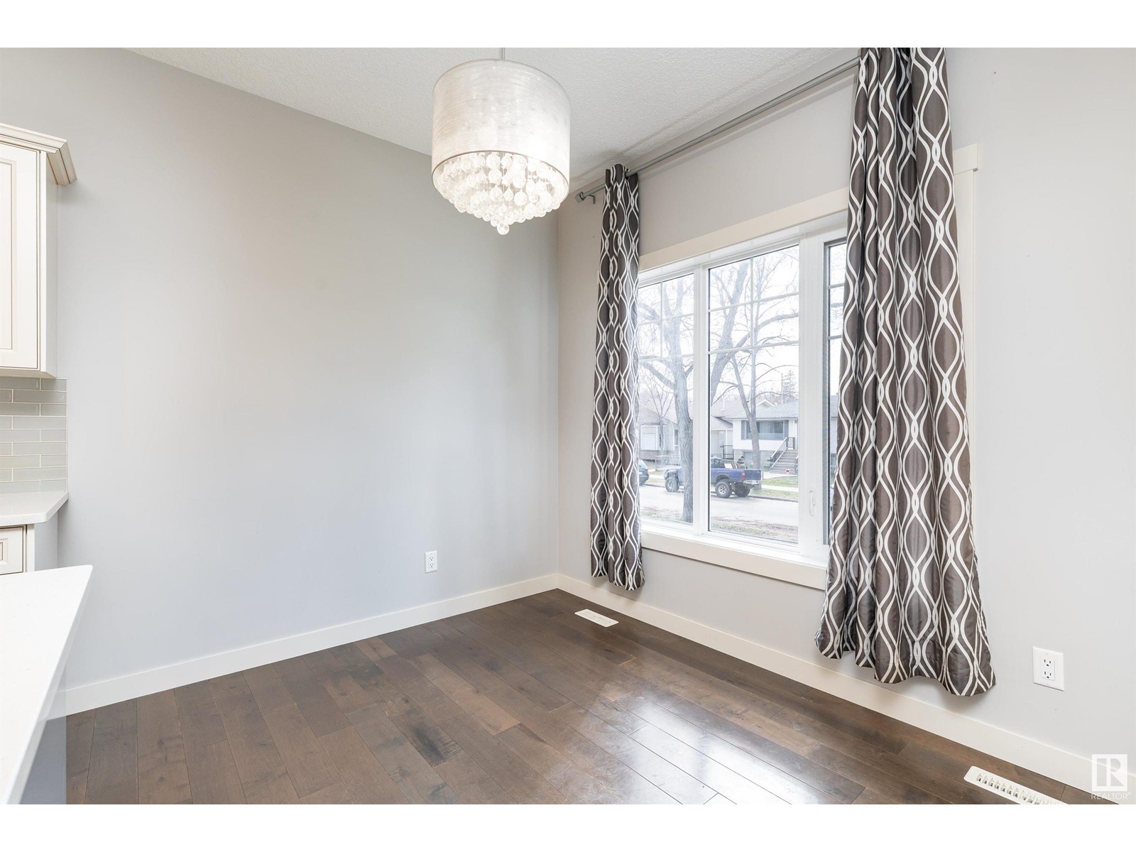 11931 88 ST NW