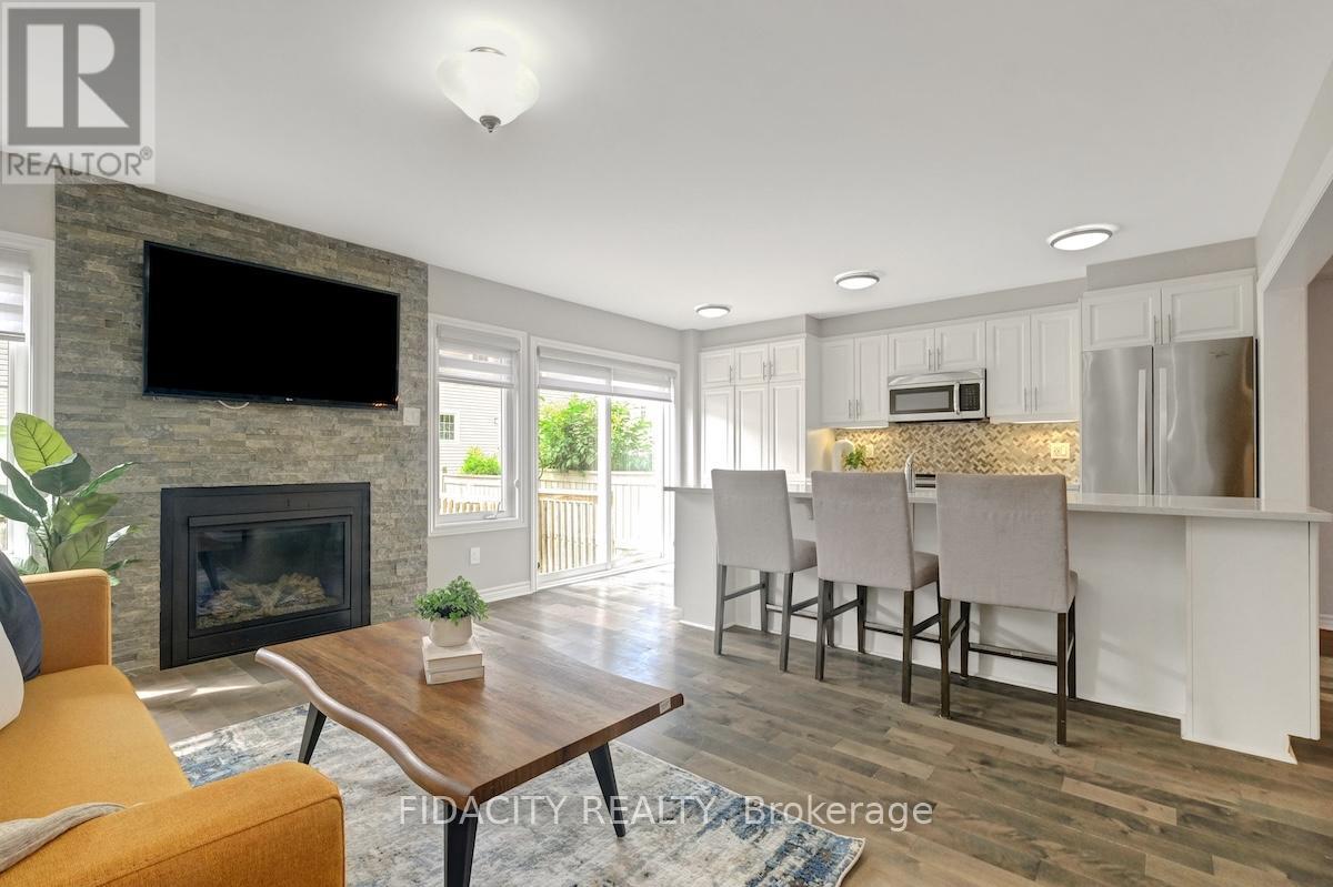 525 FOXLIGHT CIRCLE