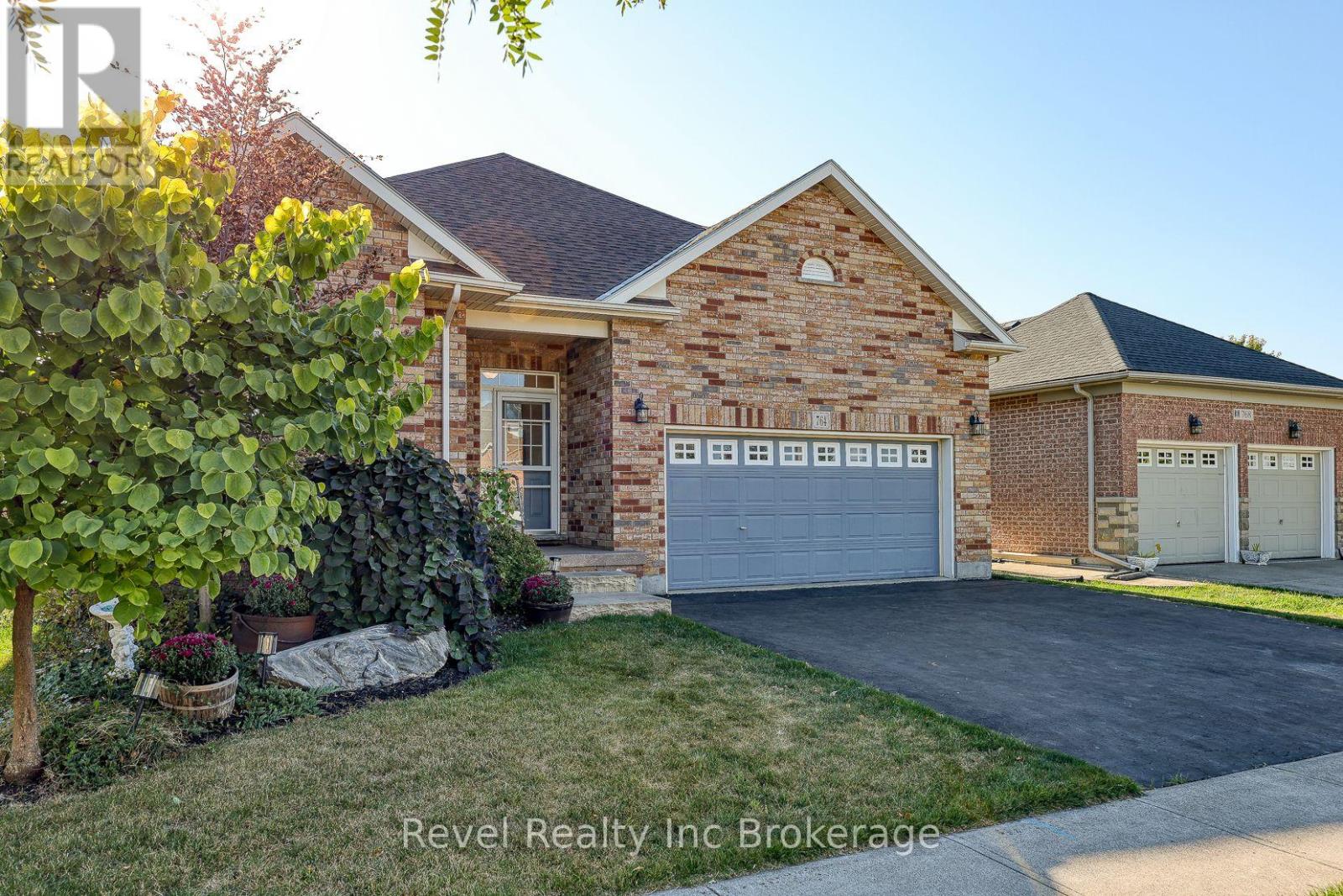 764 GARDEN COURT CRESCENT