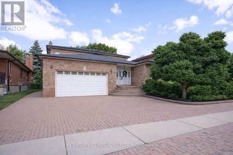 52 RANEE AVENUE Toronto (Englemount-Lawrence) ON M6A1M9